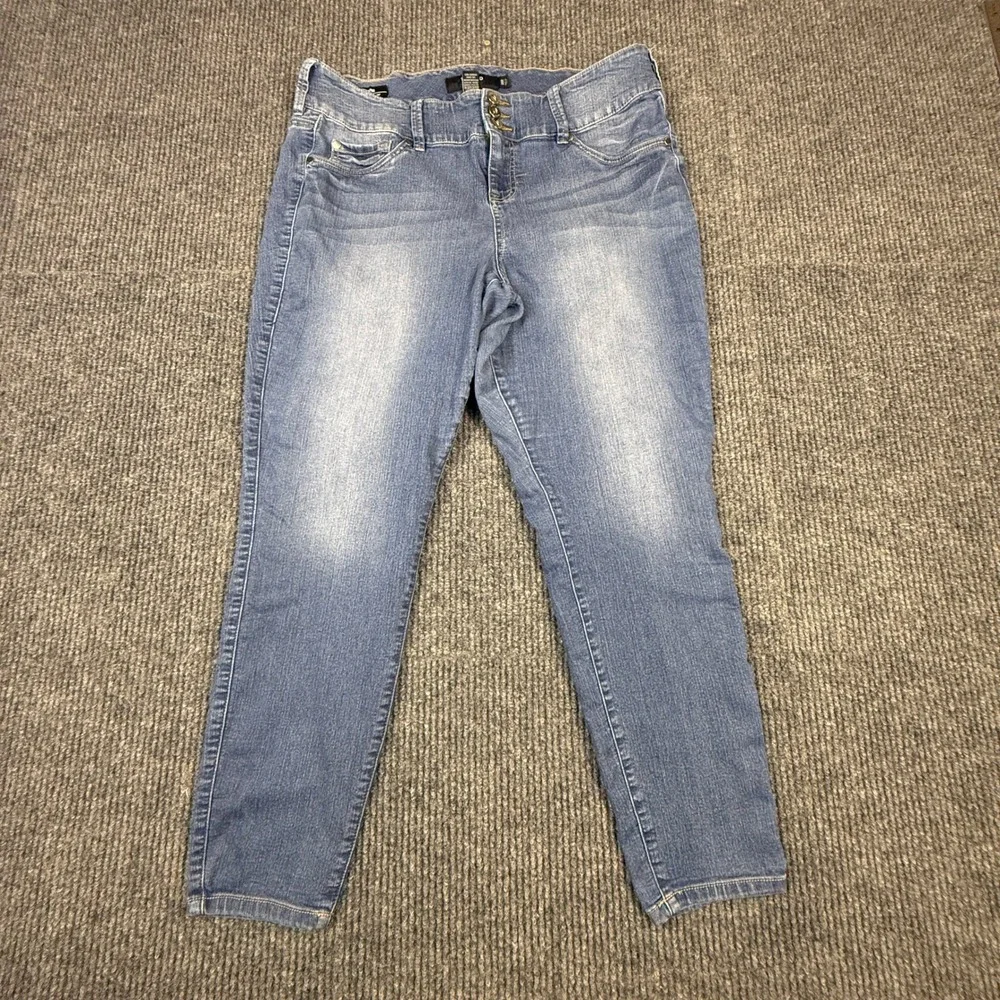 Torrid Denim Womens 18R Medium Wash High Rise Triple Button Stretch Jeggings